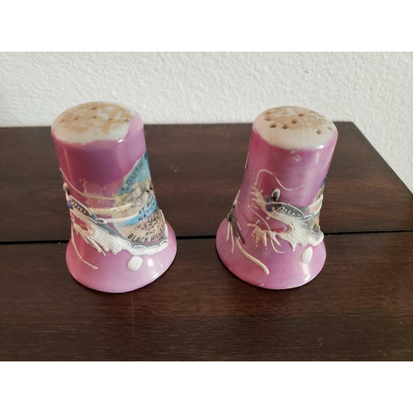 Vintage Dragonware Souvenir Salt and Pepper Shakers Mt. Rushmore Made in Japan - Picture 3 of 4